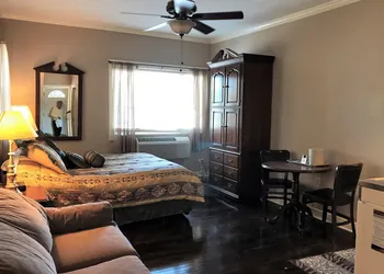 Beachcomber Inn hotel thumbnail 3