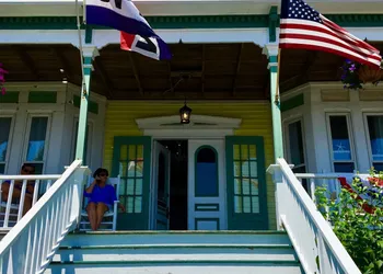Captain Sawyer's Bed & Breakfast hotel thumbnail 2