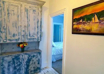 Captain Sawyer's Bed & Breakfast hotel thumbnail 4