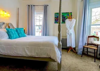 Captain Sawyer's Bed & Breakfast hotel thumbnail 5