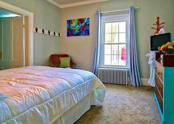 Captain Sawyer's Bed & Breakfast hotel thumbnail 6