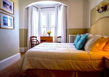 Captain Sawyer's Bed & Breakfast hotel thumbnail 7