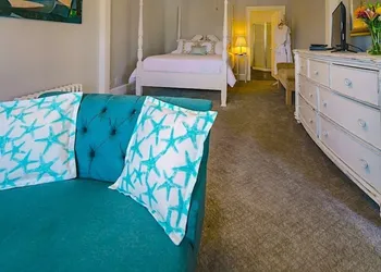 Captain Sawyer's Bed & Breakfast hotel thumbnail 8