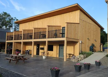 Lakeside Resort hotel thumbnail 2