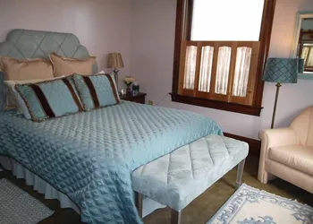 Colonial House on Main hotel thumbnail 3
