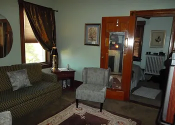 Colonial House on Main hotel thumbnail 6