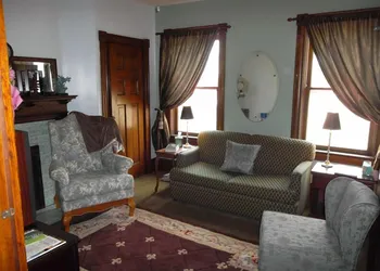 Colonial House on Main hotel thumbnail 8