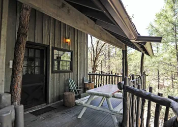 Bear Creek Motel And Cabins hotel thumbnail 2