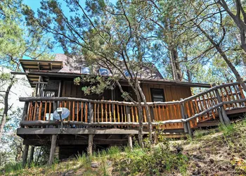 Bear Creek Motel And Cabins hotel thumbnail 3