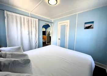 The Anchorage Motel hotel thumbnail 3