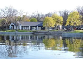 Waters Edge B&B Resort hotel thumbnail 2