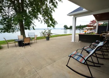 Waters Edge B&B Resort hotel thumbnail 3