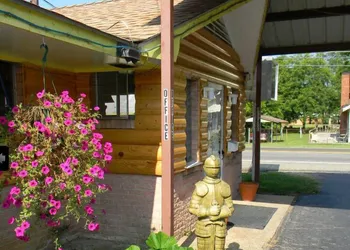 Little Shamrock Motel A1 hotel thumbnail 7