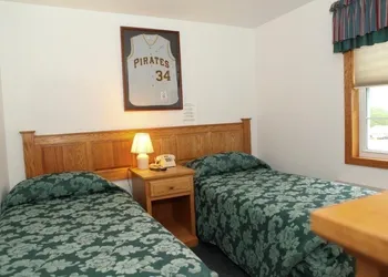 Champion Lakes Golf Resort hotel thumbnail 6