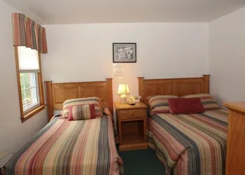 Champion Lakes Golf Resort hotel thumbnail 8