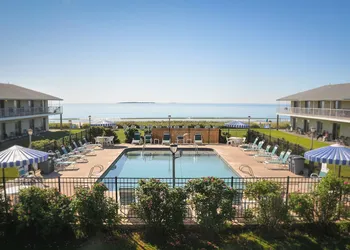 Friendship Oceanfront Suites hotel thumbnail 2