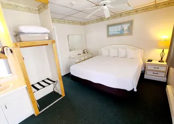 Friendship Oceanfront Suites hotel thumbnail 8