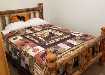 Wolf Den Log Cabin Motel and RV Park hotel thumbnail 6