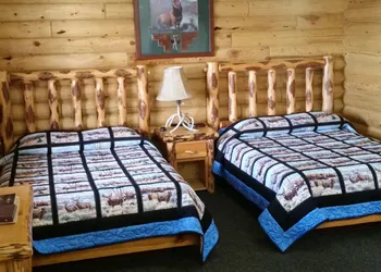 Wolf Den Log Cabin Motel and RV Park hotel thumbnail 7