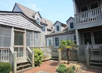 Courtyard Villas on Silver Lake Harbor hotel thumbnail 3