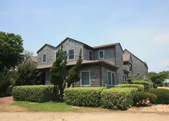 Courtyard Villas on Silver Lake Harbor hotel thumbnail 4