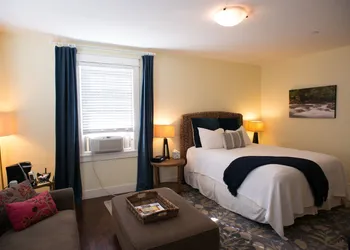 The Roadhouse Inn hotel thumbnail 2