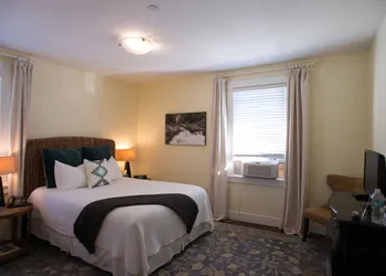 The Roadhouse Inn hotel thumbnail 3