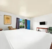 Capitol Inn And Suites hotel detail image 7