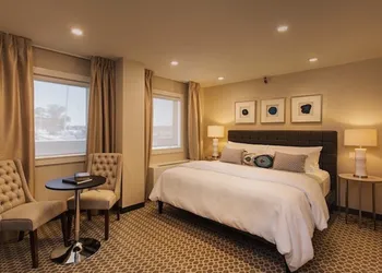 Fathoms Hotel & Marina hotel thumbnail 4