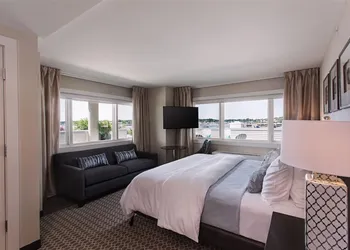 Fathoms Hotel & Marina hotel thumbnail 5