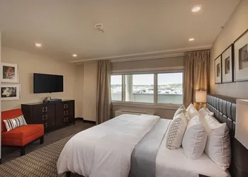 Fathoms Hotel & Marina hotel thumbnail 6