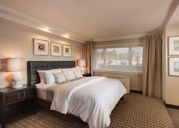 Fathoms Hotel & Marina hotel thumbnail 8