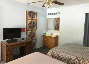 Haven Hot Springs hotel thumbnail 4