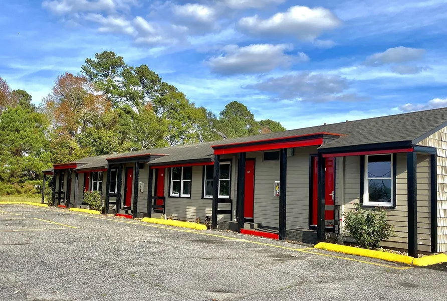 Whistling Pines - Daily & Extended Stay, Elizabeth City hotel detail image 2