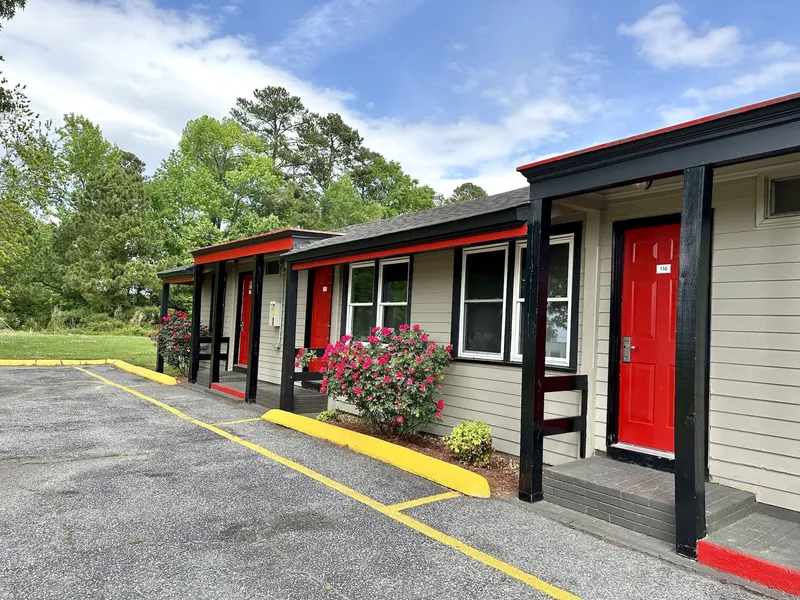 Whistling Pines - Daily & Extended Stay, Elizabeth City hotel detail image 6
