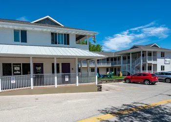 Julie's Park Cafe and Motel hotel thumbnail 2
