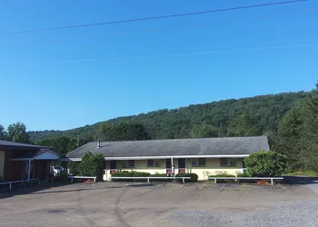 Rest Stop 6 Inn hotel thumbnail 4
