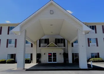 Oak Tree Inn & Suites hotel thumbnail 2