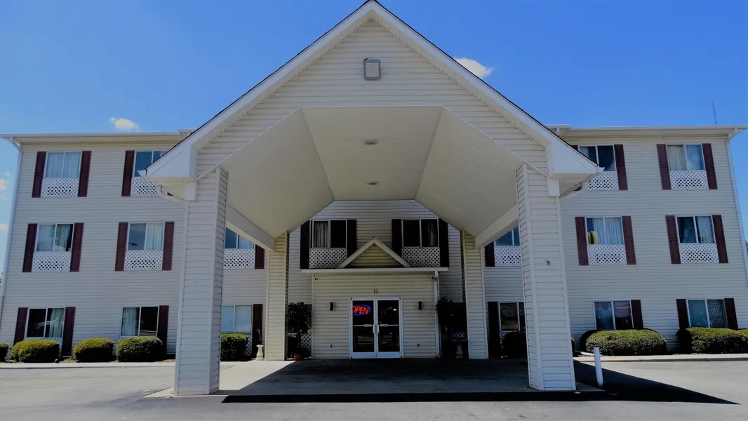 Oak Tree Inn & Suites hotel detail image 2