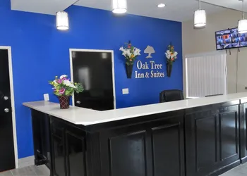 Oak Tree Inn & Suites hotel thumbnail 4