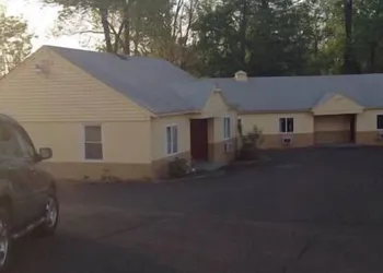 Colonial Village Motel hotel thumbnail 2