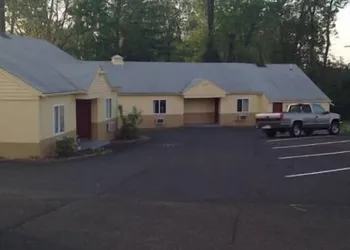 Colonial Village Motel hotel thumbnail 3