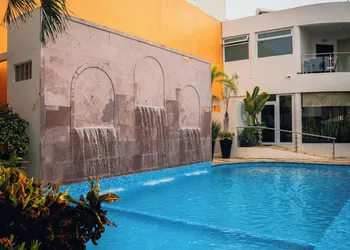 Luxury Hotel Inn hotel thumbnail 2