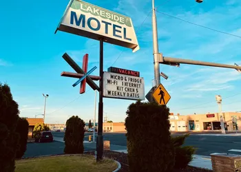 Lakeside Motel hotel thumbnail 2