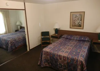 Lakeside Motel hotel thumbnail 5