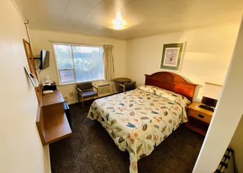 Lakeside Motel hotel thumbnail 8