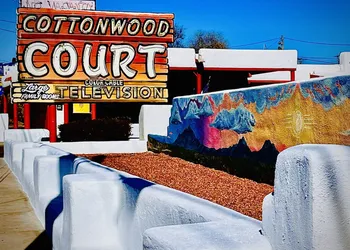 Cottonwood Court Motel hotel thumbnail 2