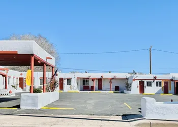 Cottonwood Court Motel hotel thumbnail 4