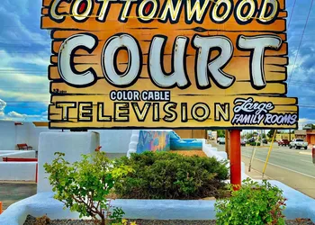 Cottonwood Court Motel hotel thumbnail 7