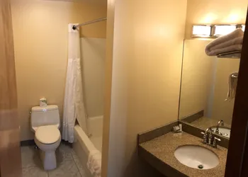 Lantern House Motel hotel thumbnail 3